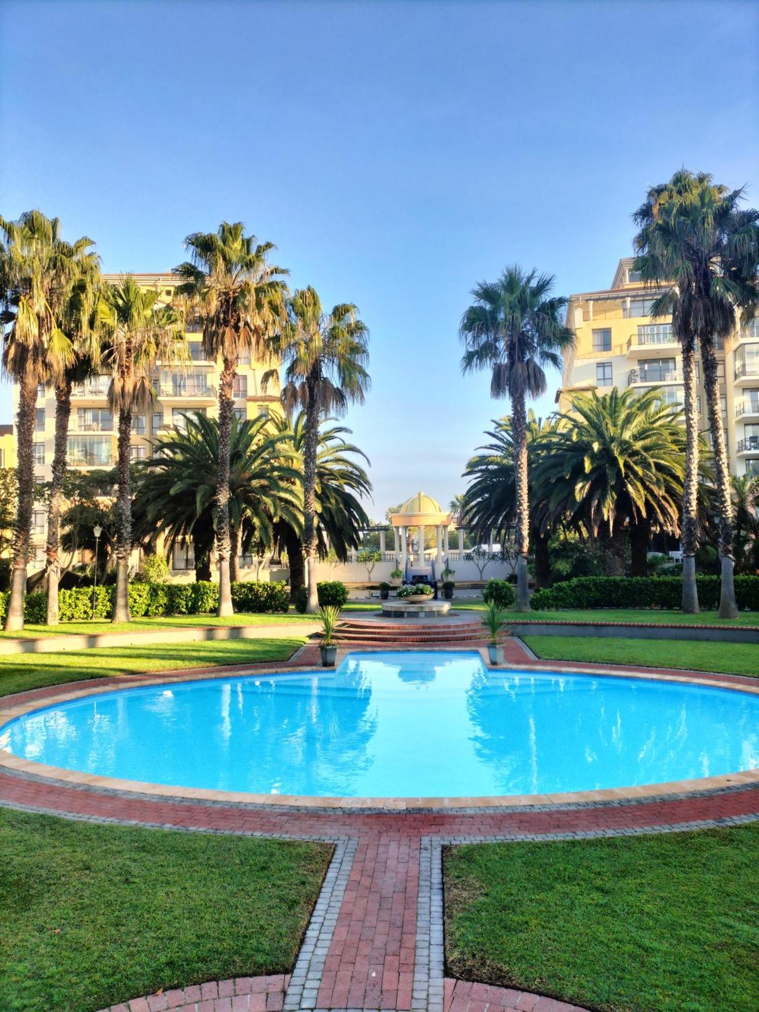La Palmera - Island Club Canal Front Apartment